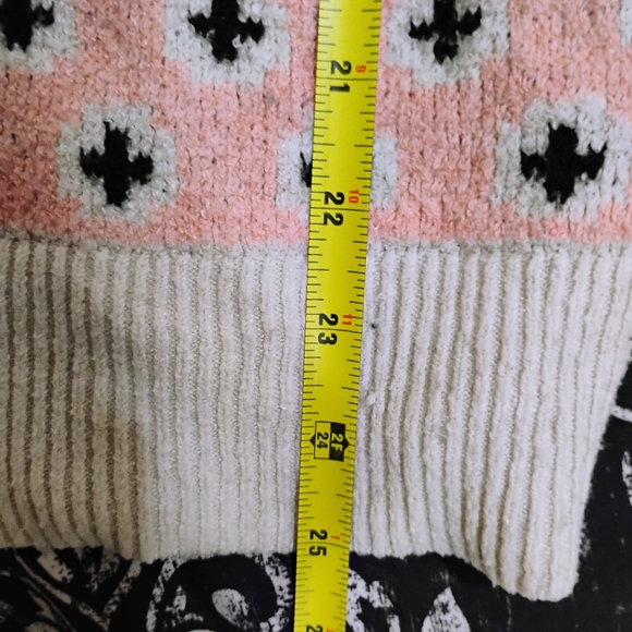 Time and Tru Pink and Tan Patterned Crew Neck Sweater - Picture 7 of 7
